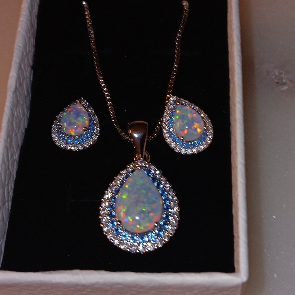 Necklace,set earrings diamonds simulated